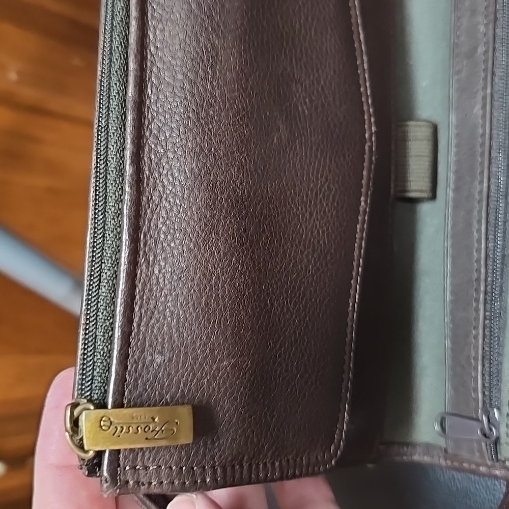 Fossil Brown Leather Clutch with Wristlet and Elegant Design 7.75" Length X 5" W - Picture 7 of 10